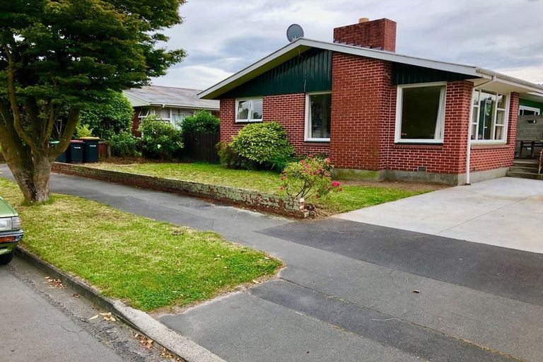 Photo of property in 1/14 Newbridge Place, Ilam, Christchurch, 8041