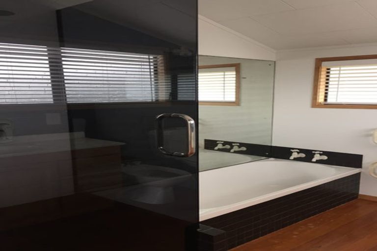 Photo of property in 1/2 Wolfe Street, Regent, Whangarei, 0112