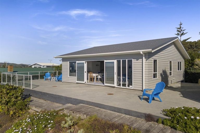 Photo of property in 195 Pukehina Parade, Pukehina, Te Puke, 3189