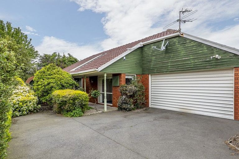 Photo of property in 2/116 Yaldhurst Road, Sockburn, Christchurch, 8042