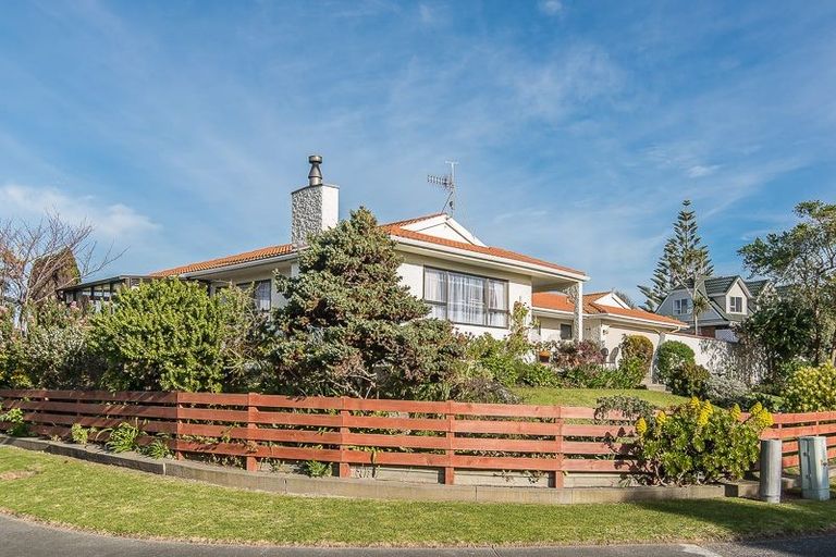 Photo of property in 40 Eruini Street, Waikanae Beach, Waikanae, 5036