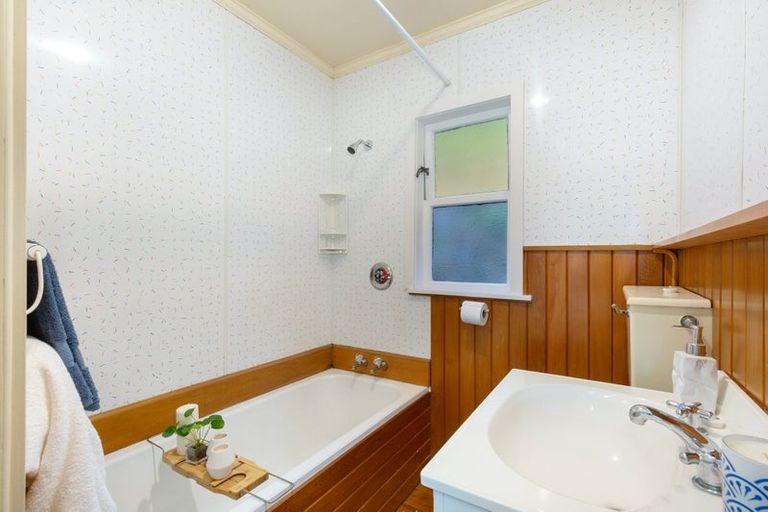 Photo of property in 82 Cluny Road, Plimmerton, Porirua, 5026