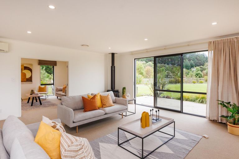 Photo of property in 71 County Heights Drive, Aokautere, Palmerston North, 4471