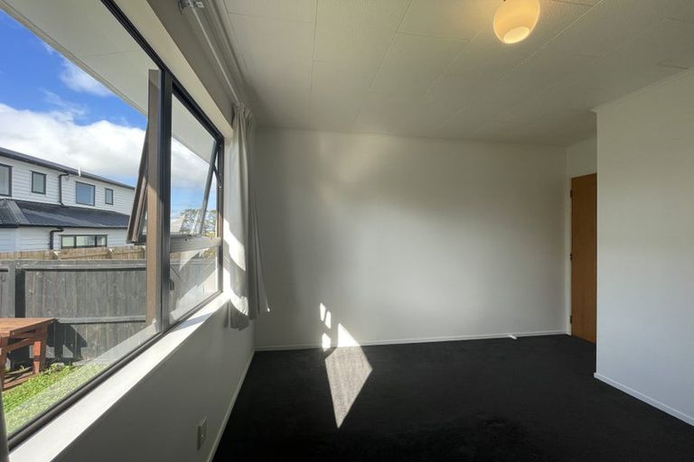 Photo of property in 1/94 Roberts Road, Te Atatu South, Auckland, 0610