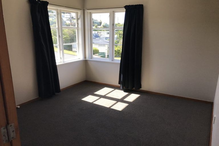 Photo of property in 88 Ruskin Road, Newlands, Wellington, 6037