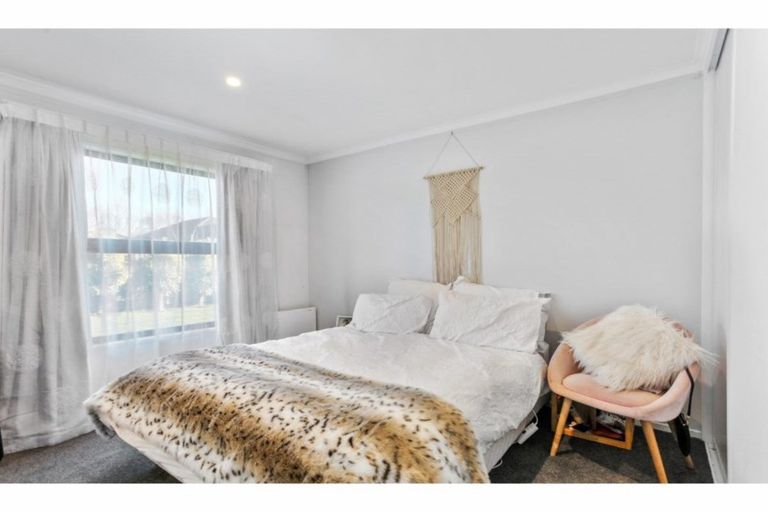 Photo of property in 16 Little Oaks Drive, Yaldhurst, Christchurch, 8042