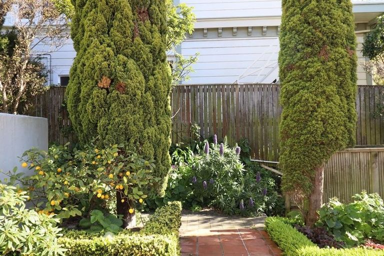 Photo of property in 12/28 Hobson Street, Thorndon, Wellington, 6011