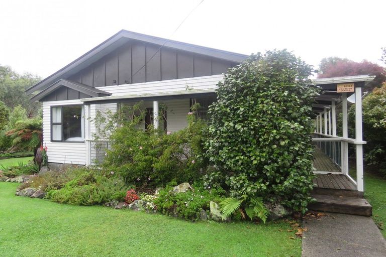 Photo of property in 20 Greenfield Street, Hector, 7822