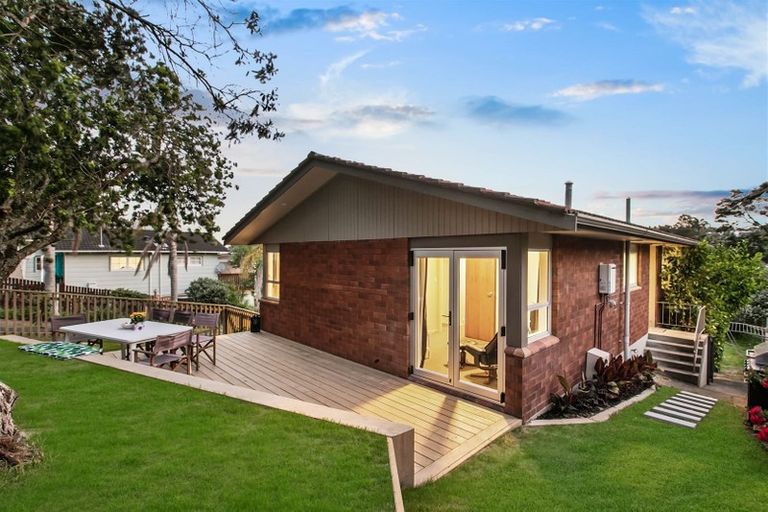 Photo of property in 19 Woodcote Drive, Glenfield, Auckland, 0629