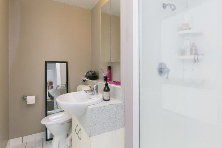 Photo of property in Terrace Heights Apartments, 7d/163 The Terrace, Wellington Central, Wellington, 6011