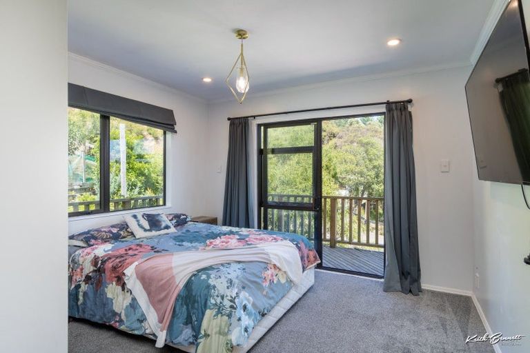 Photo of property in 243 Katherine Mansfield Drive, Whitemans Valley, Upper Hutt, 5371
