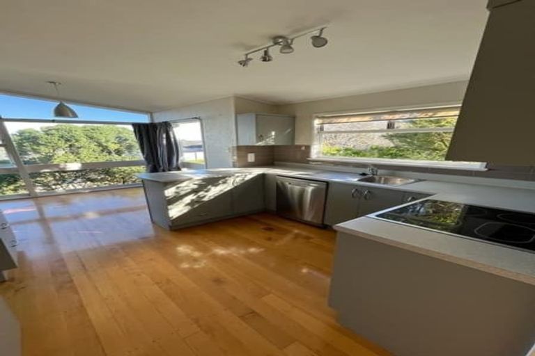 Photo of property in 9 Ellesmere Crescent, Pakuranga Heights, Auckland, 2010