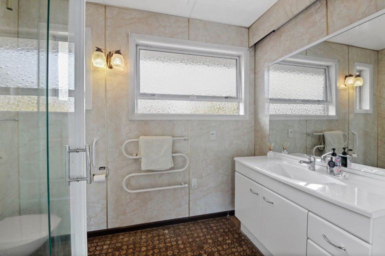 Photo of property in 37 Frensham Crescent, Woolston, Christchurch, 8062