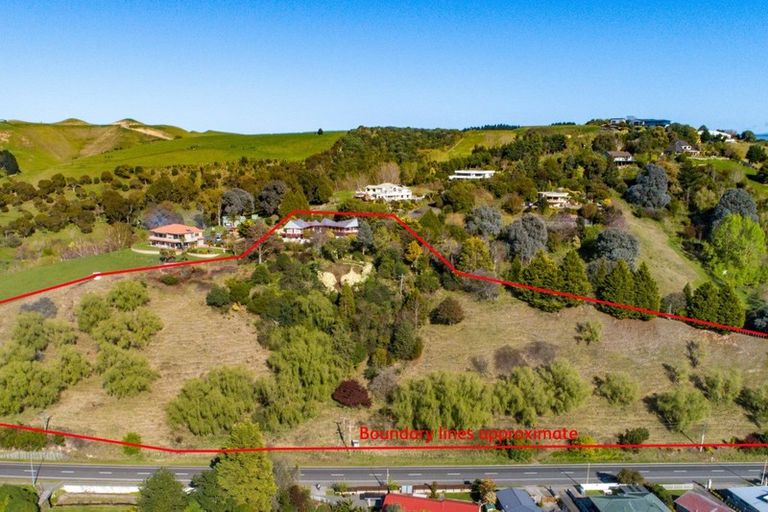 Photo of property in 100 Puketapu Road, Taradale, Napier, 4112
