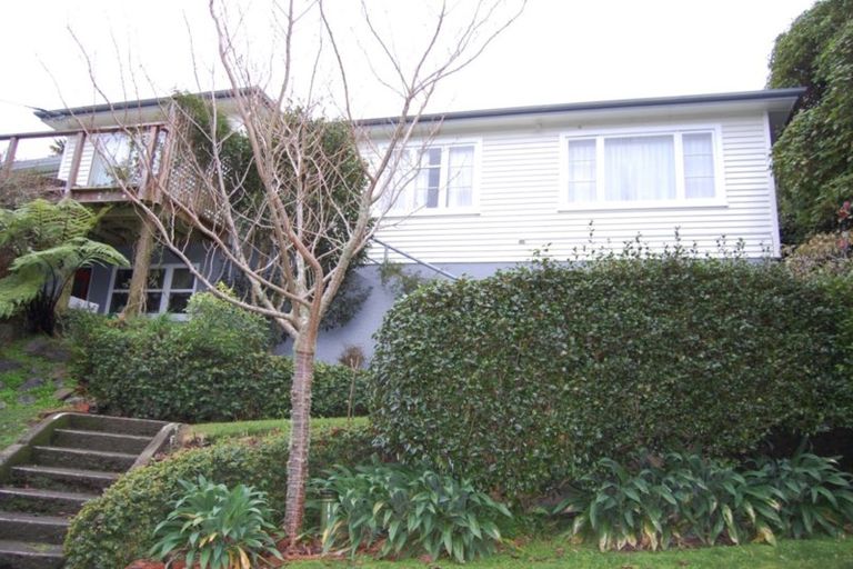 Photo of property in 18 Tawa Terrace, Tawa, Wellington, 5028