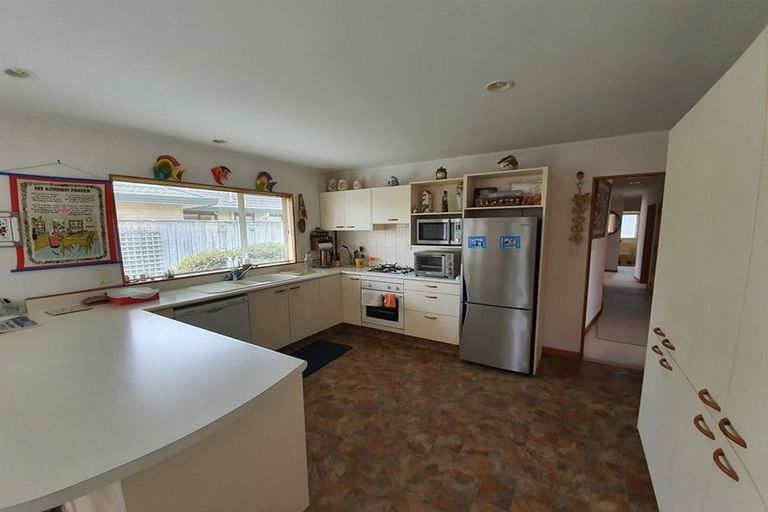 Photo of property in 34 Hadleigh Court, Paraparaumu, 5032