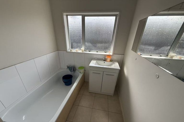 Photo of property in 2/3 Hedge Row, Sunnyhills, Auckland, 2010