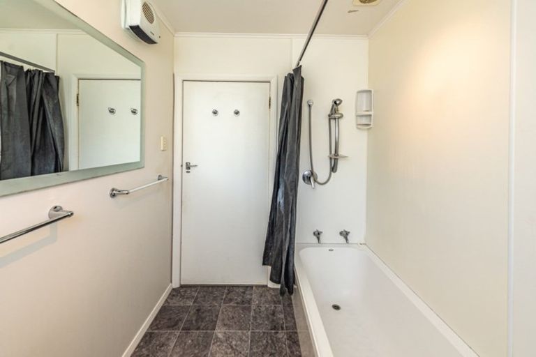 Photo of property in 5 Short Street, Castlecliff, Whanganui, 4501