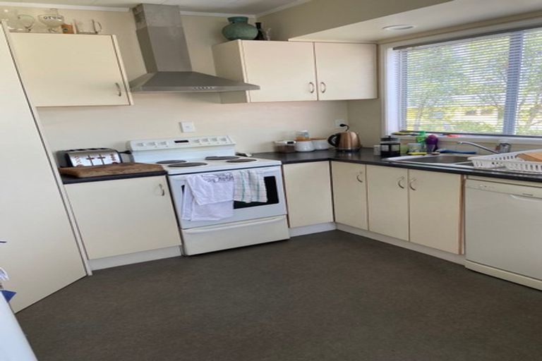 Photo of property in 3 Ballial Place, West Harbour, Auckland, 0618