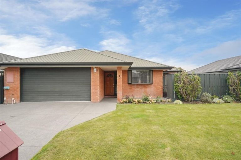 Photo of property in 5 Rue De La Mare, Parklands, Christchurch, 8083
