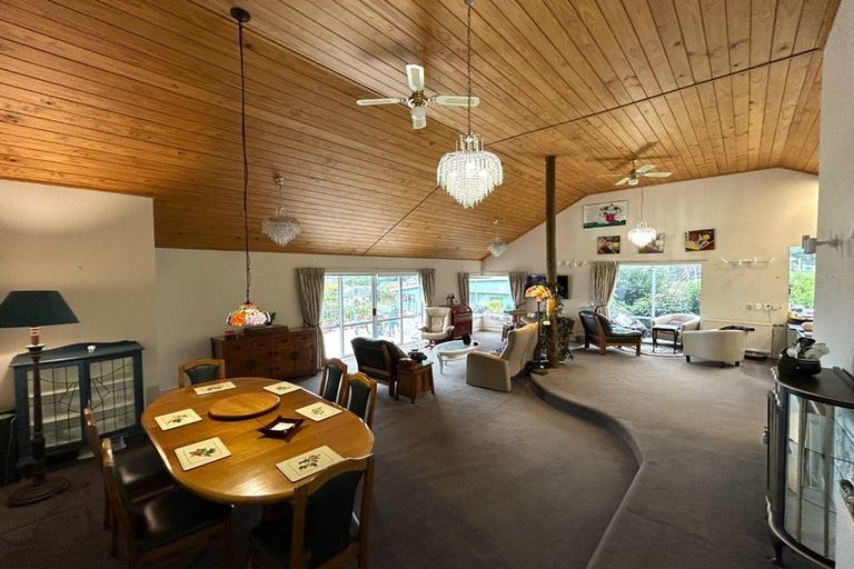 Photo of property in 49 Kakariki Grove, Waikanae, 5036