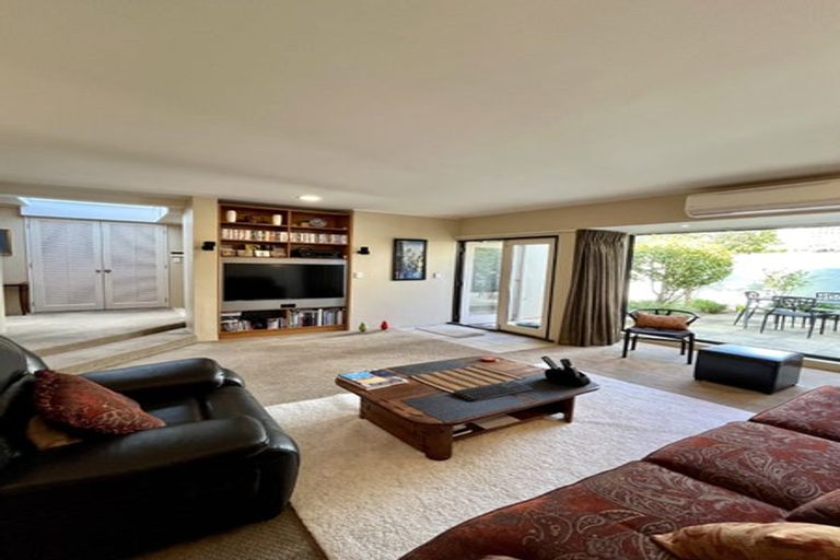 Photo of property in Highwic, 2/32 Hobson Street, Thorndon, Wellington, 6011