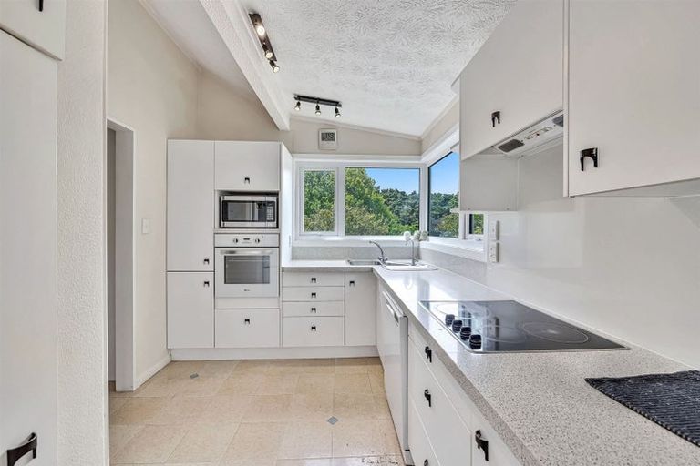 Photo of property in 38 Eugenia Rise, Totara Heights, Auckland, 2105