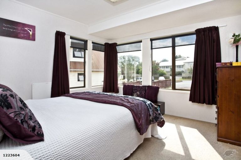 Photo of property in 5 Tadley Court, Goodwood Heights, Auckland, 2105