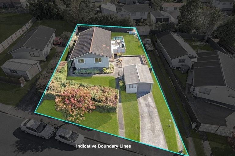 Photo of property in 47 Claverdon Drive, Massey, Auckland, 0614