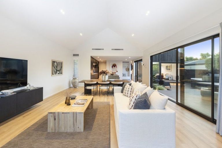 Photo of property in 184 Weston Road, St Albans, Christchurch, 8052