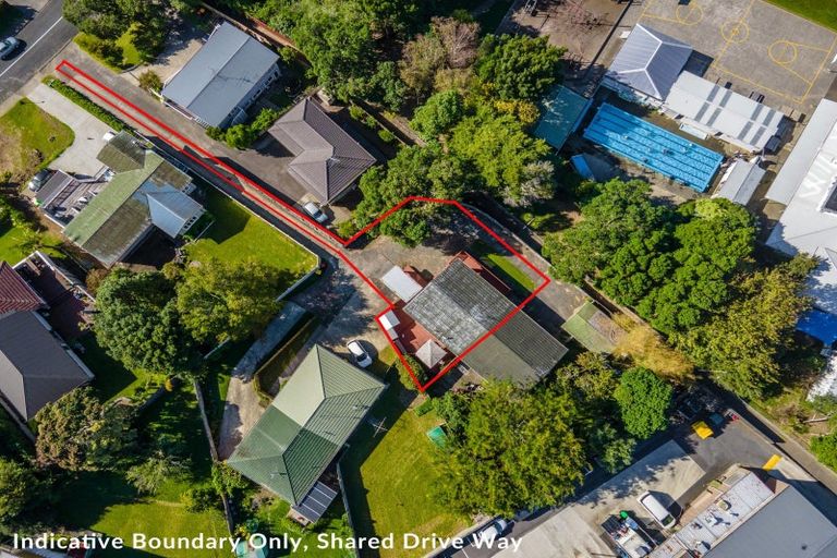 Photo of property in 2/77 Alexander Street, Cockle Bay, Auckland, 2014