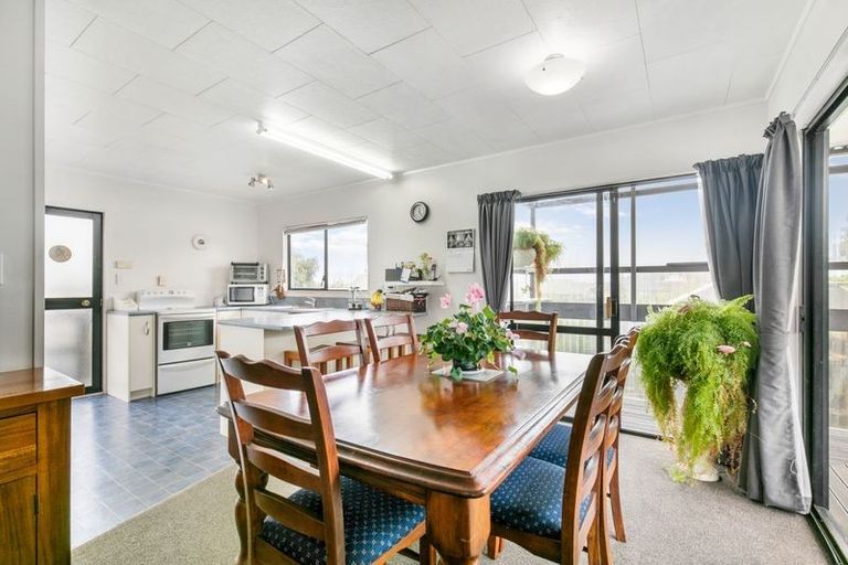Photo of property in 2/23 Bernina Place, Weymouth, Auckland, 2103