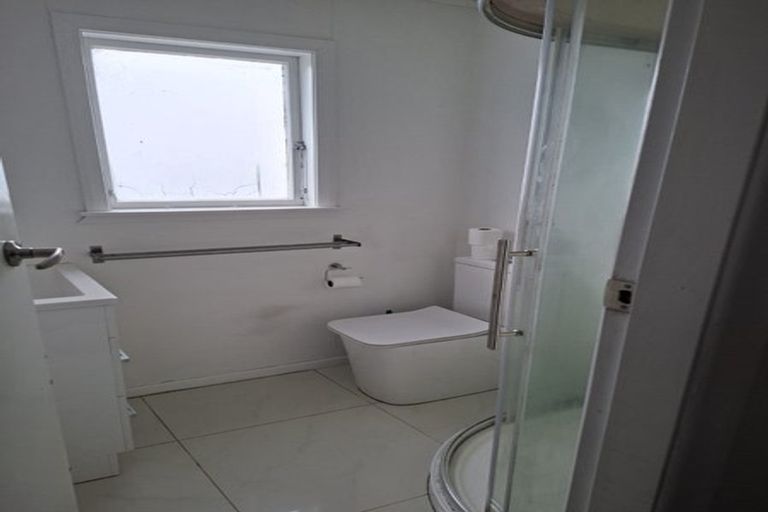 Photo of property in 18 Ranui Terrace, Tawa, Wellington, 5028