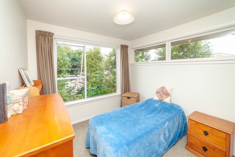 Photo of property in 5 Burrows Place, Ilam, Christchurch, 8041