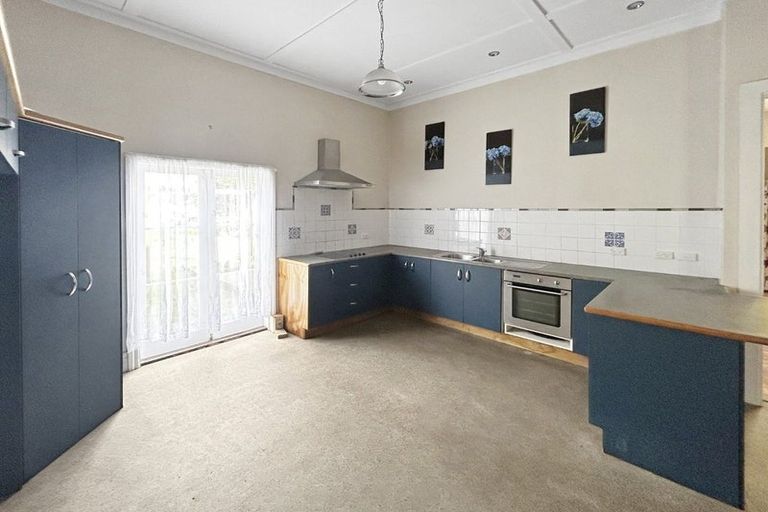 Photo of property in 21 Weraroa Road, Waverley, 4510