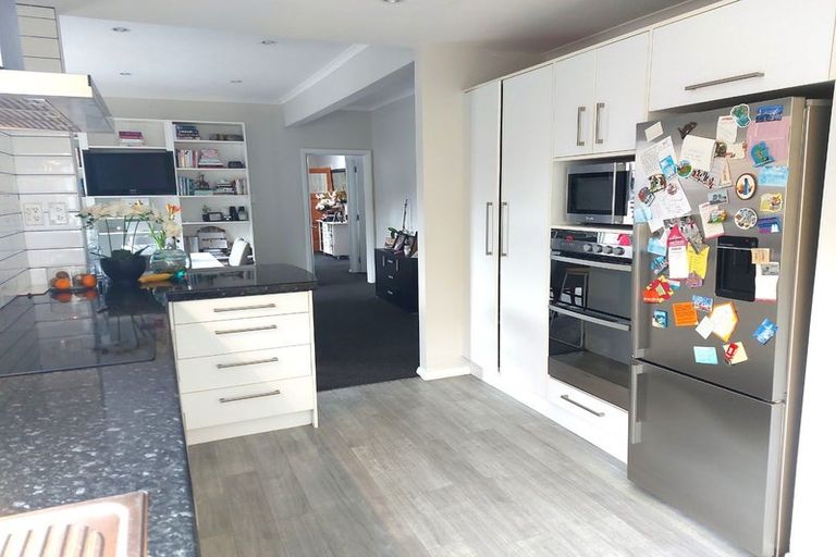 Photo of property in 66 Pinehaven Road, Pinehaven, Upper Hutt, 5019