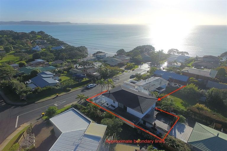 Photo of property in 3 Elgin Place, Red Beach, 0932
