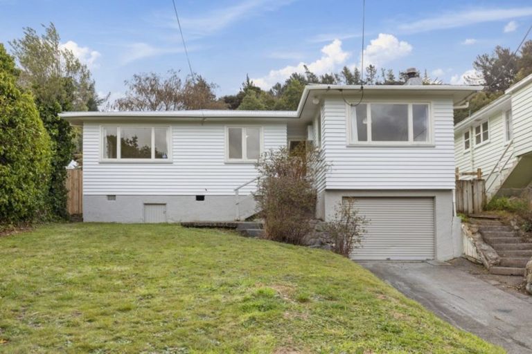 Photo of property in 25 Bird Grove, Stokes Valley, Lower Hutt, 5019