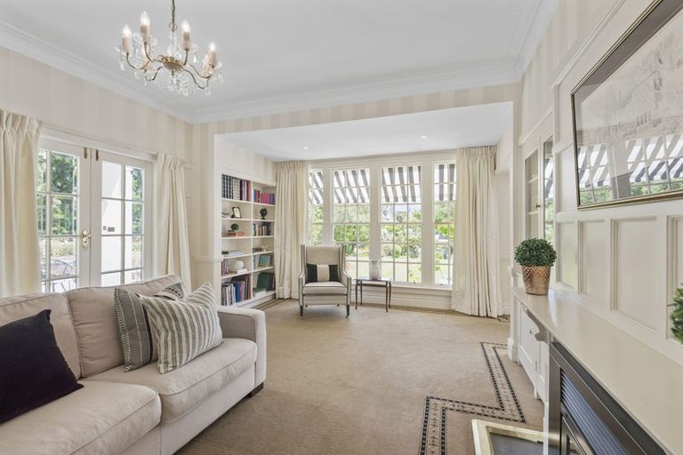 Photo of property in 122 Straven Road, Fendalton, Christchurch, 8014