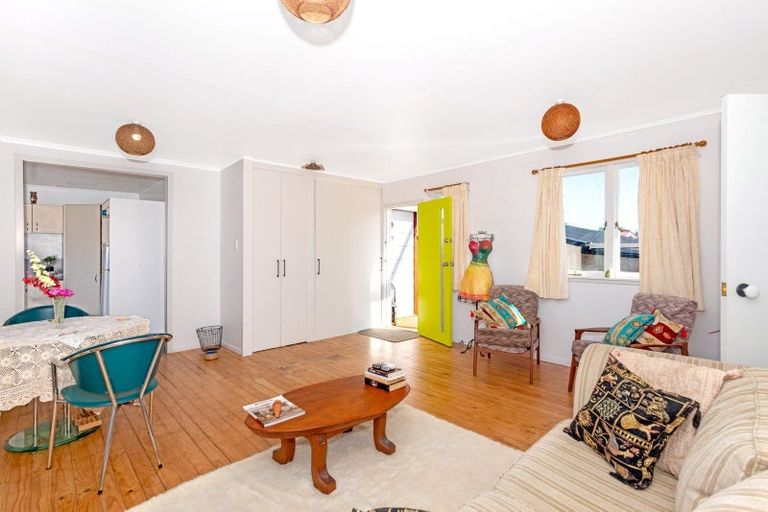 Photo of property in 25 Queens Road, Elgin, Gisborne, 4010