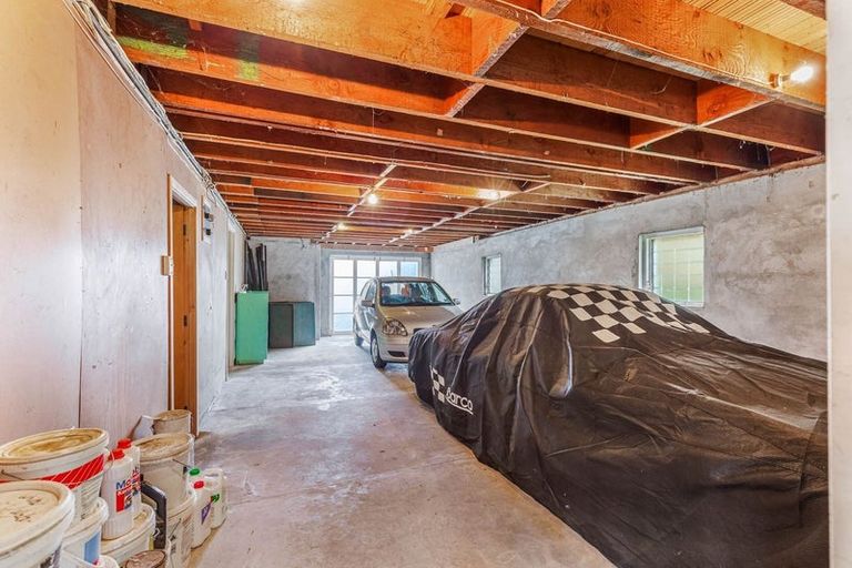 Photo of property in 46 Woodford Avenue, Henderson, Auckland, 0610