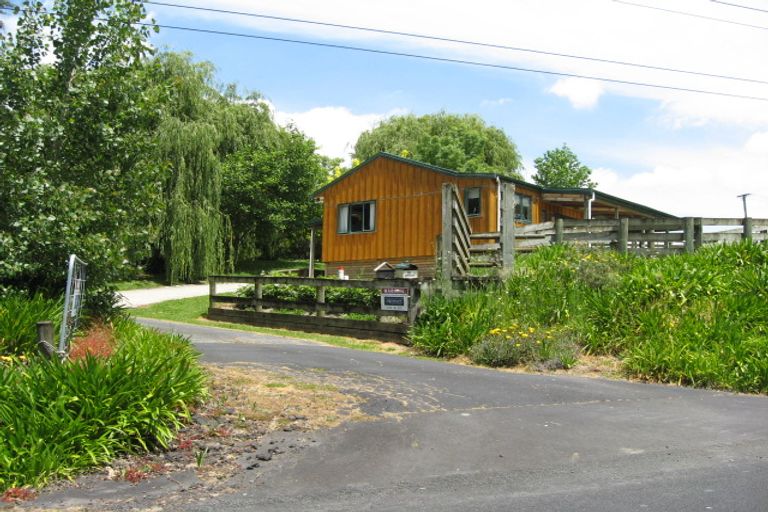 Photo of property in 26 Moontide Road, Kumeu, 0892