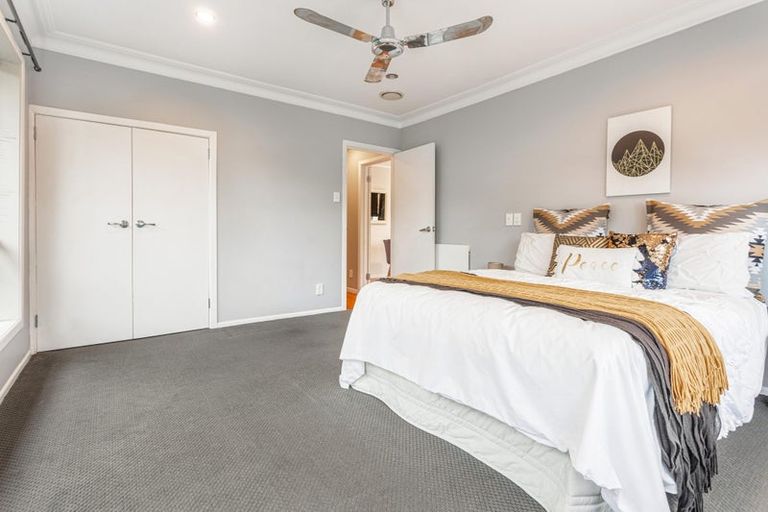 Photo of property in 6 Crompton Road, Massey, Auckland, 0614