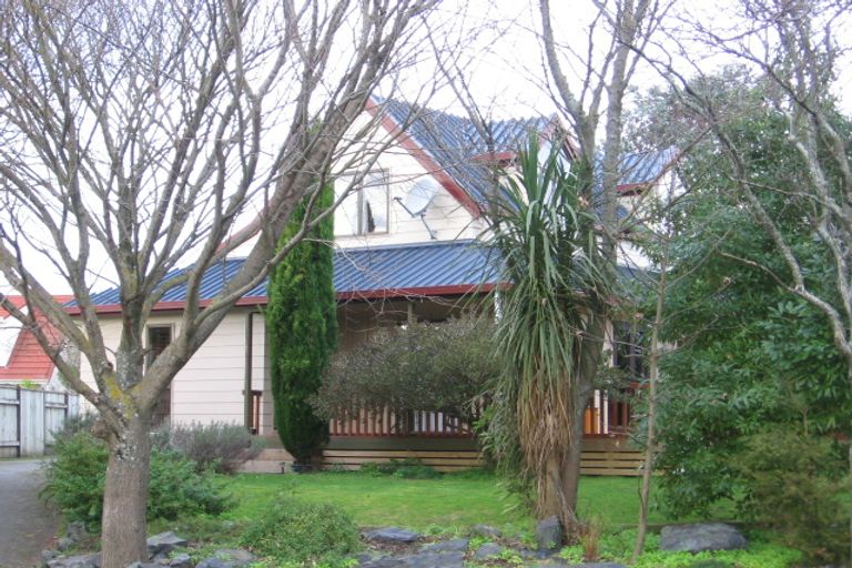 Photo of property in 4 Earl Place, Hokowhitu, Palmerston North, 4410
