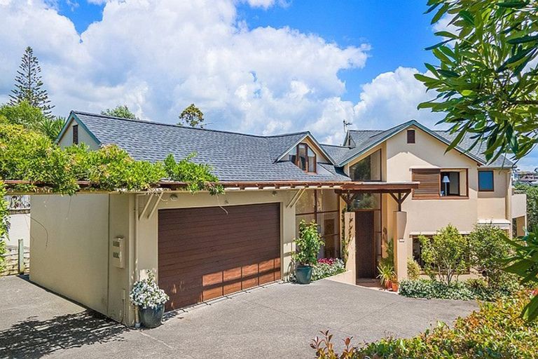 Photo of property in 1/142 Aberdeen Road, Campbells Bay, Auckland, 0620