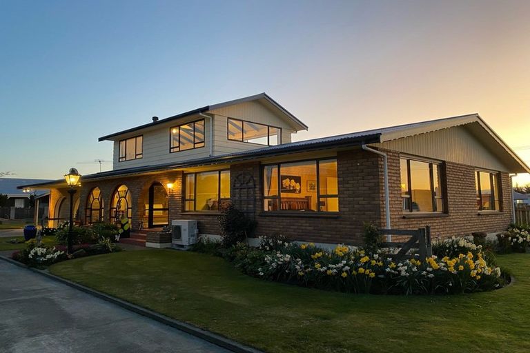 Photo of property in 13 Church Street, Winton, 9720