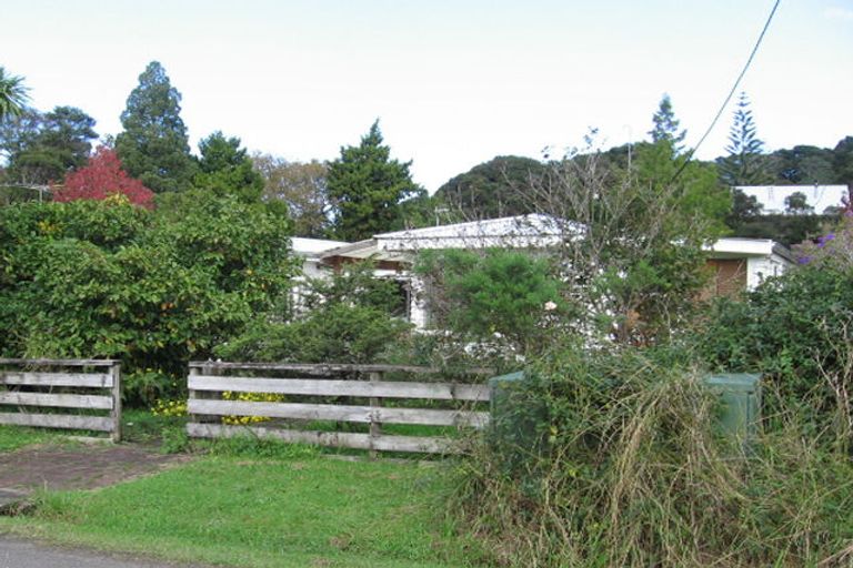 Property details for 17 Landing Road, Titirangi, Auckland, 0604