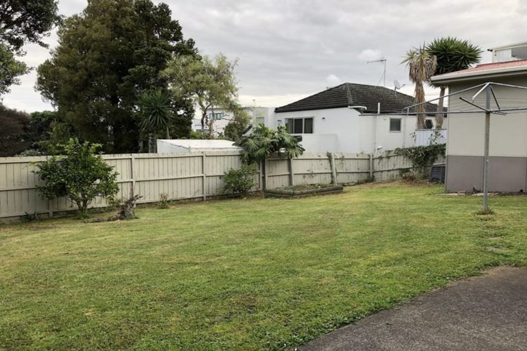 Photo of property in 1 Currey Crescent, Milford, Auckland, 0620