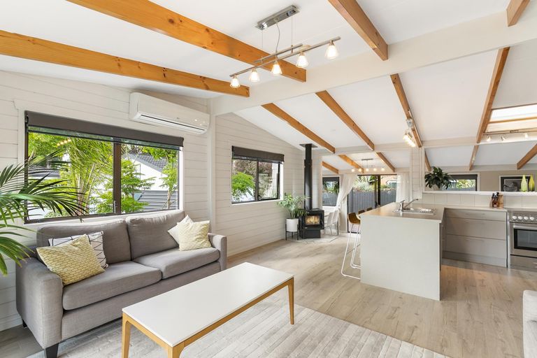 Photo of property in 165 Carnoustie Drive, Wattle Downs, Auckland, 2103