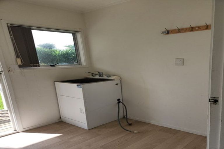 Photo of property in 11 Balwyn Place, Clendon Park, Auckland, 2103